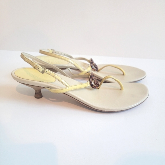 Gucci Brit pale yellow low heels, size 7 - Picture 2 of 12